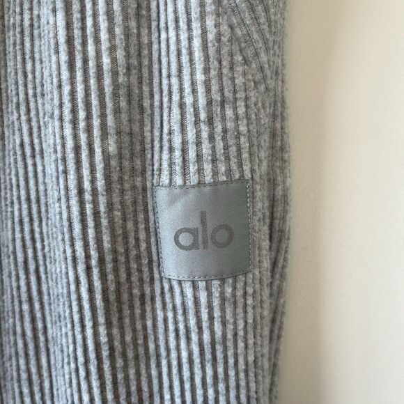 ALO Yoga Muse Ribbed Sweatpants Jogger Gray Stretch Lounge Pockets Size Medium - Picture 11 of 12